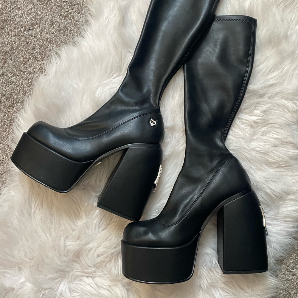 Spice boots Naked Wolfe